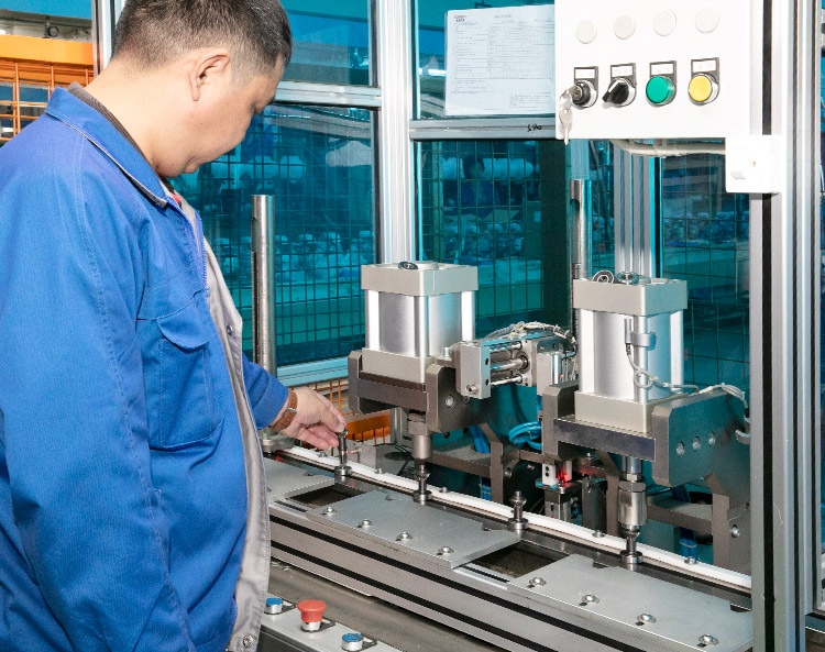 Bensinmotorproduktionslinje